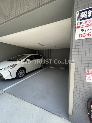 ラルーチェ北梅田の駐車場