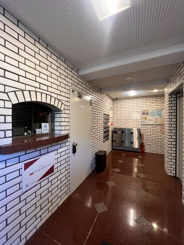柿ノ木坂ロイヤルコーポのエントランス