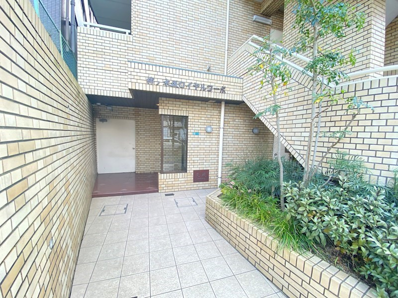 柿ノ木坂ロイヤルコーポのエントランス