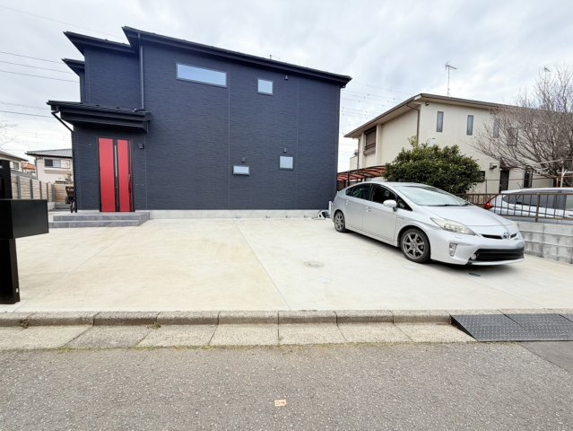 【築２年！】北相馬郡利根町布川中古物件の駐車場