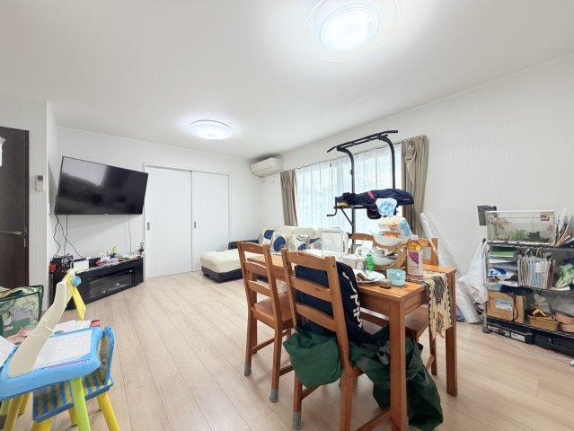 【築２年！】北相馬郡利根町布川中古物件の居間・リビング