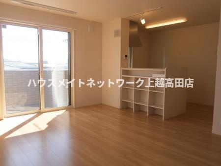 メゾンアルカンシェル　Ａ棟の居間・リビング|ＬＤＫ