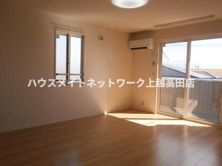 メゾンアルカンシェル　Ａ棟の居間・リビング|ＬＤＫ