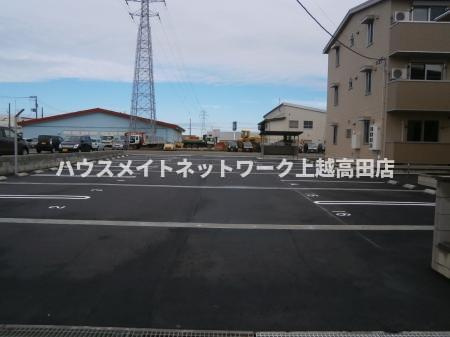 メゾンアルカンシェル　Ａ棟の駐車場|消雪付駐車場