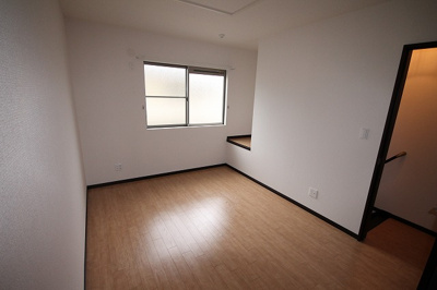 【寝室】 | ＳＥＮＳ２７ | 広くて明るい寝室