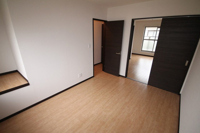 【寝室】 | ＳＥＮＳ２７ | 広くて明るい寝室