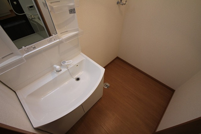 【洗面所】 | レヴールＡ | 脱衣スペースもあります