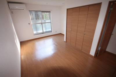 【洋室】 | レヴールＡ | 南側居室