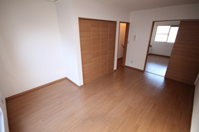 【洋室】 | レヴールＡ | 南側居室