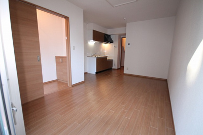 【居間・リビング】 | レヴールＡ | ゆったり過ごせる居間です