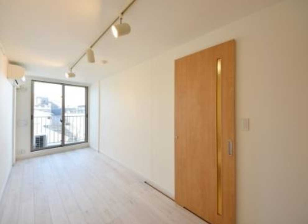 KDXレジデンス三宿　デザイナーズ　バス停徒歩2分　ペット相談可の居間・リビング