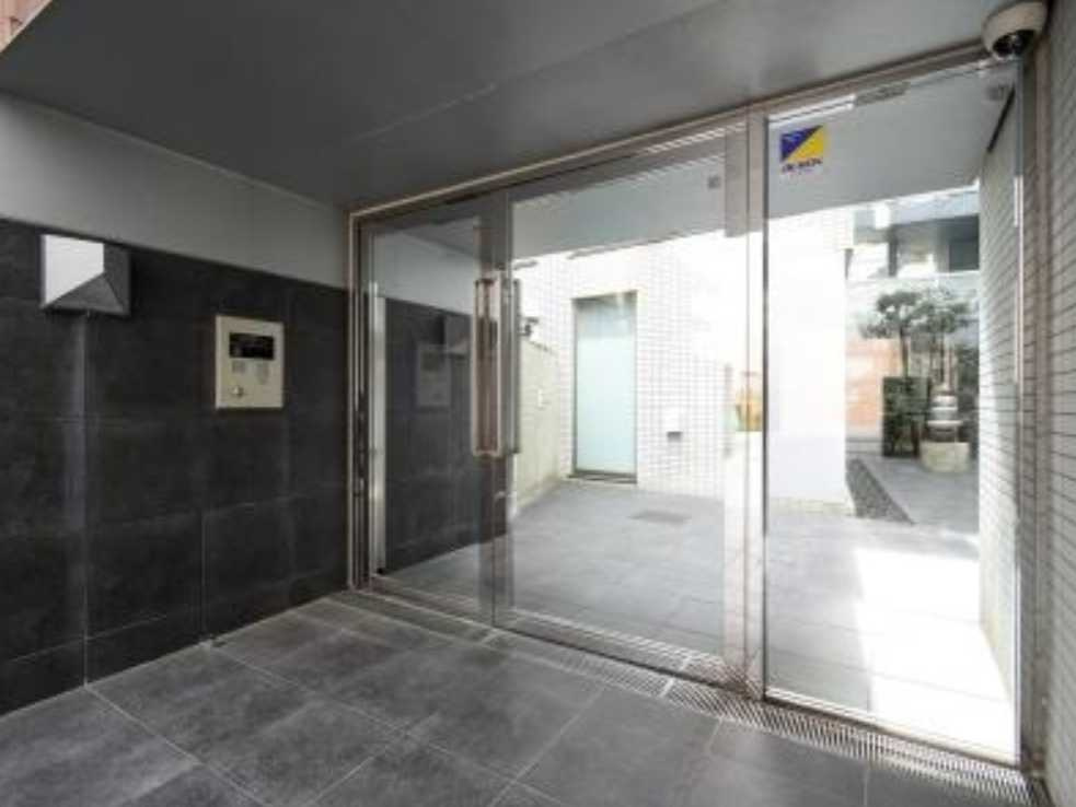 KDXレジデンス三宿　デザイナーズ　バス停徒歩2分　ペット相談可のエントランス