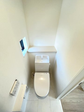 【トイレ】 | 福岡市東区名島3丁目　1号棟（全1棟）【仲介手数料無料・0円】 | 現地写真。2階にもトイレです。