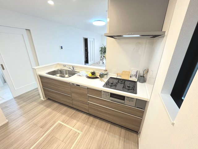 【キッチン】 | 福岡市東区名島3丁目　1号棟（全1棟）【仲介手数料無料・0円】 | 現地写真。