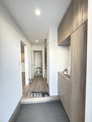 【玄関】 | 福岡市東区名島3丁目　1号棟（全1棟）【仲介手数料無料・0円】 | 現地写真。