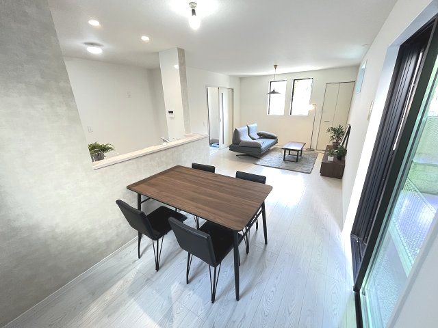 【居間・リビング】 | 福岡市城南区神松寺1丁目3期　2号棟（全2棟）【仲介手数料無料・0円】 | 現地写真。