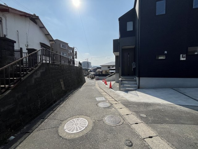 【その他】 | 福岡市城南区神松寺1丁目3期　2号棟（全2棟）【仲介手数料無料・0円】 | 現地写真。前面道路です。