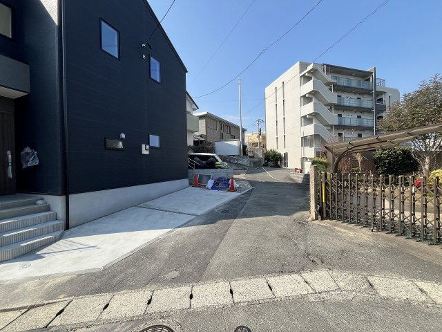 【その他】 | 福岡市城南区神松寺1丁目3期　2号棟（全2棟）【仲介手数料無料・0円】 | 現地写真。前面道路です。