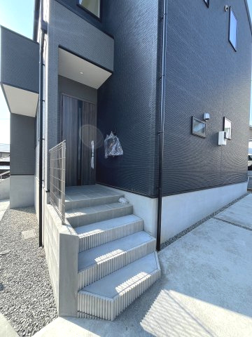 【玄関】 | 福岡市城南区神松寺1丁目3期　2号棟（全2棟）【仲介手数料無料・0円】 | 現地写真。