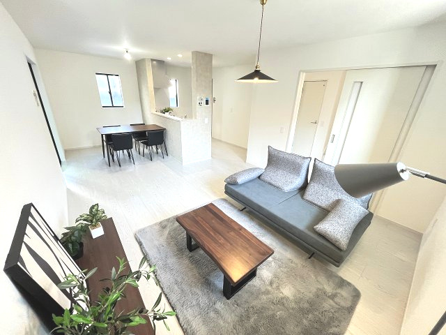 【居間・リビング】 | 福岡市城南区神松寺1丁目3期　2号棟（全2棟）【仲介手数料無料・0円】 | 現地写真。