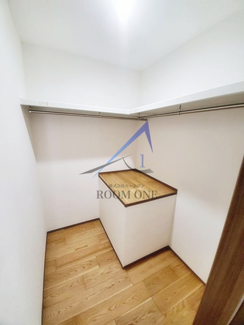 クレストラン蒲田の収納|ウォークインクローゼットです。