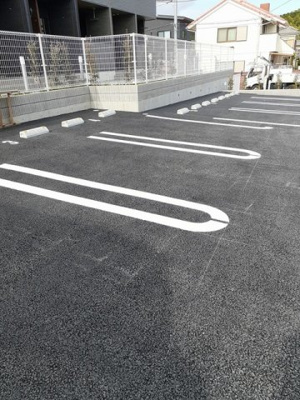 【駐車場】 | イヤサカ | 車をお持ちの方に嬉しい駐車場付きの物件です