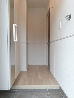 【玄関】 | イヤサカ | 玄関です