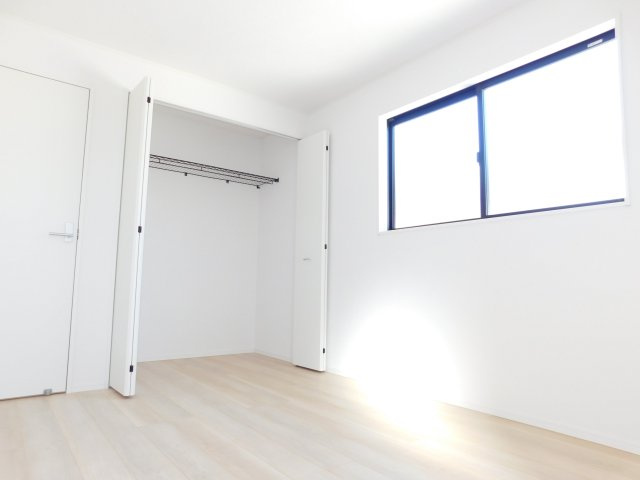 あま市古道屋敷の新築一戸建の洋室|◇２階洋室◇　　南面を含む２面採光で明るい洋室６．０帖　全居室収納完備！