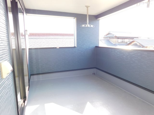 あま市古道屋敷の新築一戸建のバルコニー|◇バルコニー◇　　急な雨でも安心な広いインナーバルコニー！　２部屋から出入りできます♪