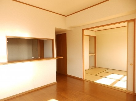 ロイヤルビュー新広の居間・リビング