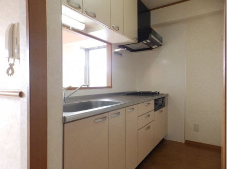 ロイヤルビュー新広のキッチン