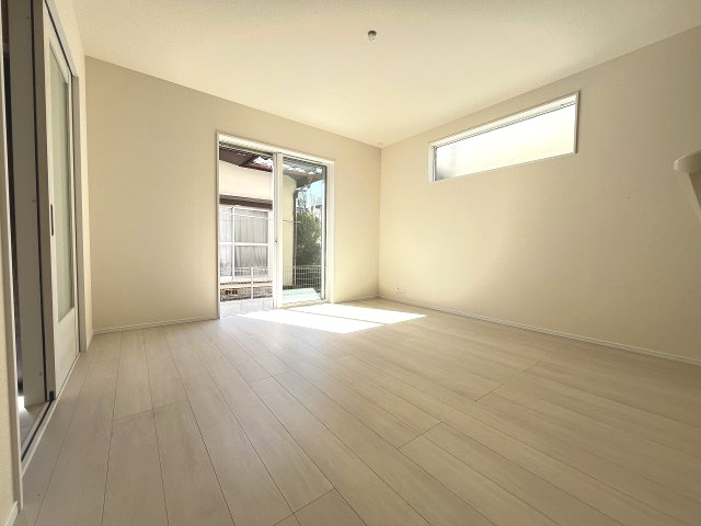 【居間・リビング】 | 福岡市早良区飯倉3丁目第20　2号棟（全2棟）【仲介手数料無料・0円】 | 現地写真。