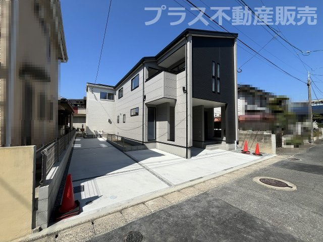 【外観】 | 福岡市早良区飯倉3丁目第20　2号棟（全2棟）【仲介手数料無料・0円】 | 現地写真。プラス不動産販売なら、現場の全ての棟をまとめてご見学頂けます。