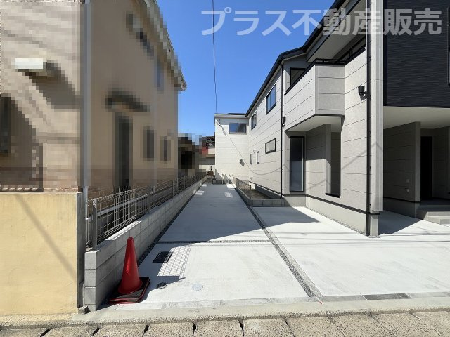 【外観】 | 福岡市早良区飯倉3丁目第20　2号棟（全2棟）【仲介手数料無料・0円】 | 現地写真。プラス不動産販売なら、現場の全ての棟をまとめてご見学頂けます。