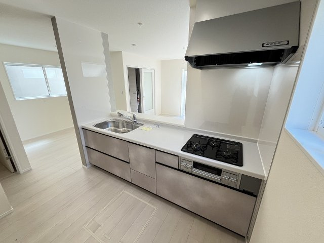 【キッチン】 | 福岡市早良区飯倉3丁目第20　2号棟（全2棟）【仲介手数料無料・0円】 | 現地写真。