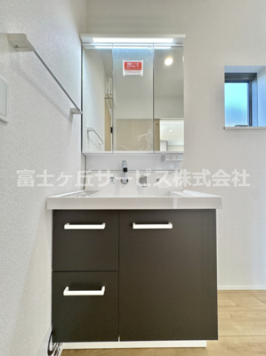 【独立洗面台】 | 豊川市国府町下河原 新築一戸建て 1号棟 | 使いやすい独立洗面台です