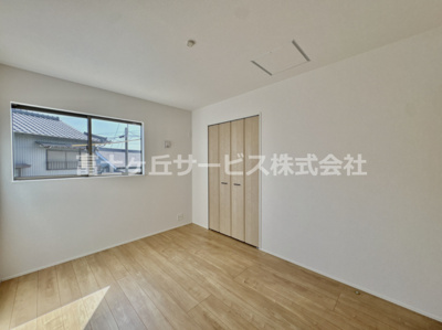 【洋室】 | 豊川市国府町下河原 新築一戸建て 1号棟 | 個人の部屋や寝室として使える洋室です