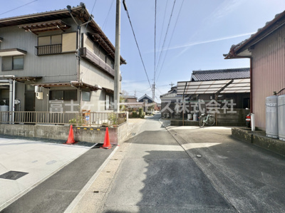 【前面道路含む現地写真】 | 豊川市国府町下河原 新築一戸建て 1号棟 | 前面道路含む現地写真です