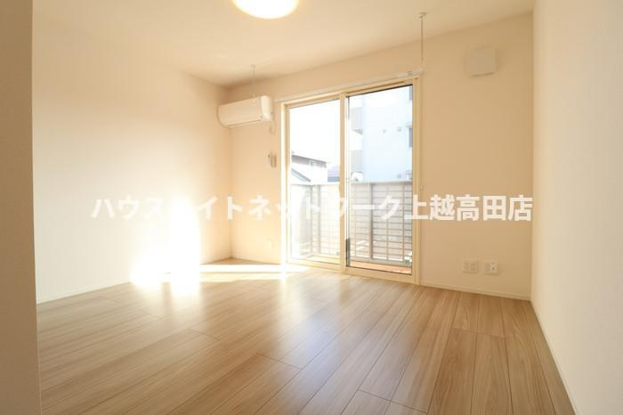 ナゴミエル/エミアス エミアスの居間・リビング|リビング