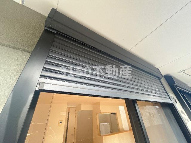 クレアーレの内装|窓シャッター