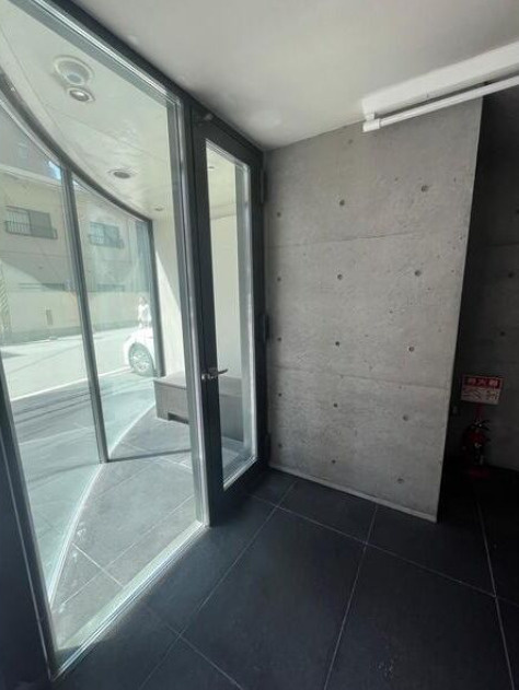 UAKビルの駐車場