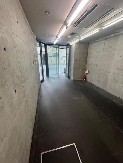 UAKビルのロビー