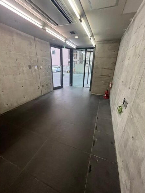 UAKビルのロビー