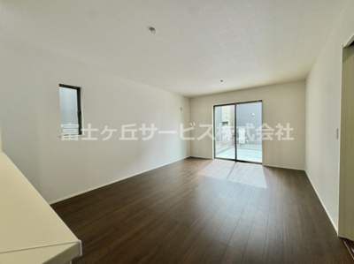 【居間・リビング】 | 豊川市堺町2丁目 新築一戸建て 4号棟 | ＬＤＫです