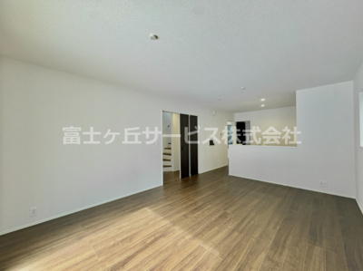 【居間・リビング】 | 豊川市堺町2丁目 新築一戸建て 4号棟 | ＬＤＫです
