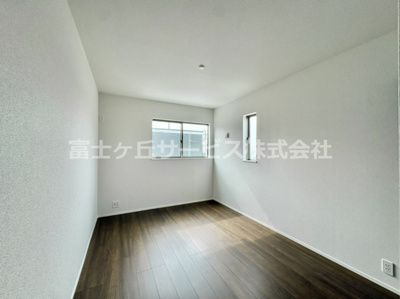 【洋室】 | 豊川市堺町2丁目 新築一戸建て 4号棟 | 個人の部屋や寝室として使える洋室です