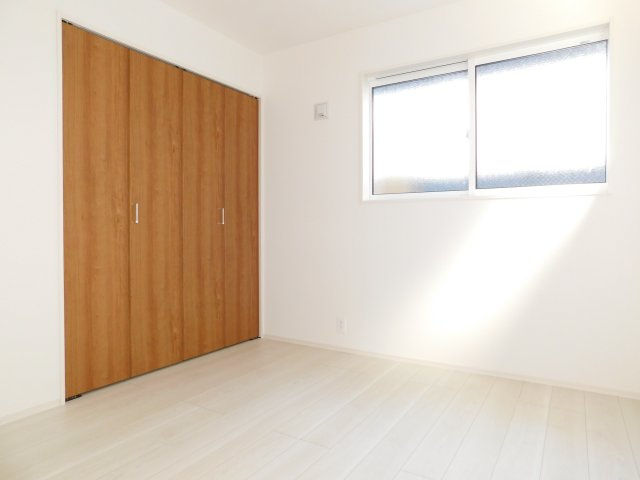 名古屋市西区大野木４丁目の新築一戸建の洋室|◇２階洋室◇　　２面採光で明るい洋室５．２５帖　全居室収納完備！