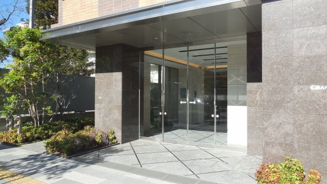 グランドール文京のエントランス