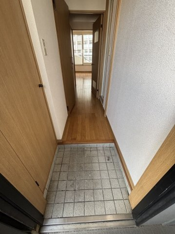 エステートモア天神スタジオの玄関