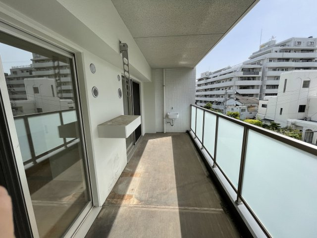 アントレ平尾参道のロビー